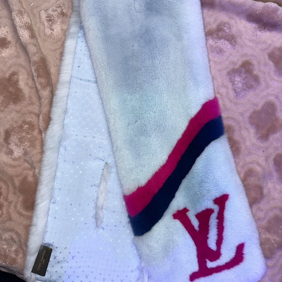 Louis Vuitton M70272 LV logo Tippet fur Scarf blue and pink - Picture 3 of 5
